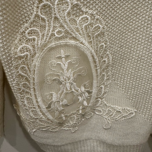 Darling London Long White Knit Sweater with Lace appliqué on the front - Picture 4 of 6